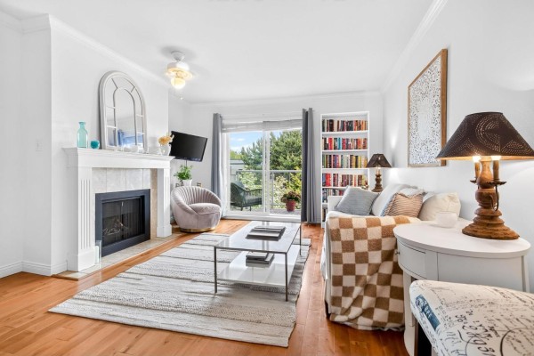 303 1500 Merklin Street, White Rock, BC V4B4C5 Photo 3