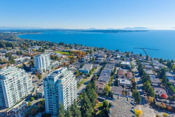 303 15165 Thrift Avenue, White Rock, BC V4B0C1 Photo 2