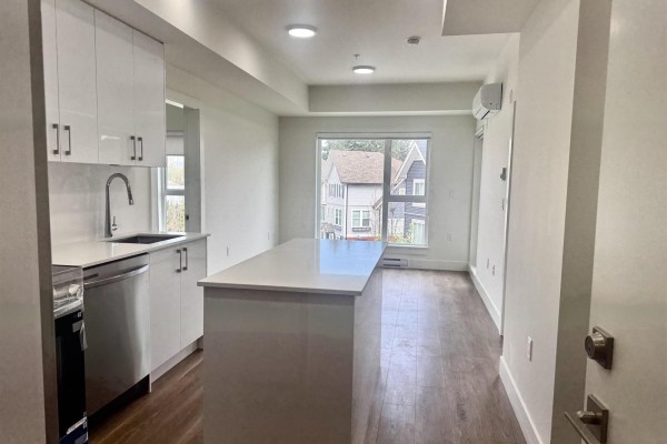 303 15739 Fraser Highway, Surrey, BC V4N6Y4 Photo 4