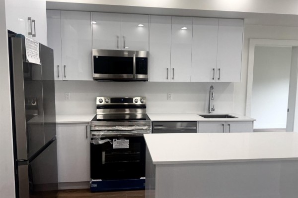 303 15739 Fraser Highway, Surrey, BC V4N6Y4 Photo 5
