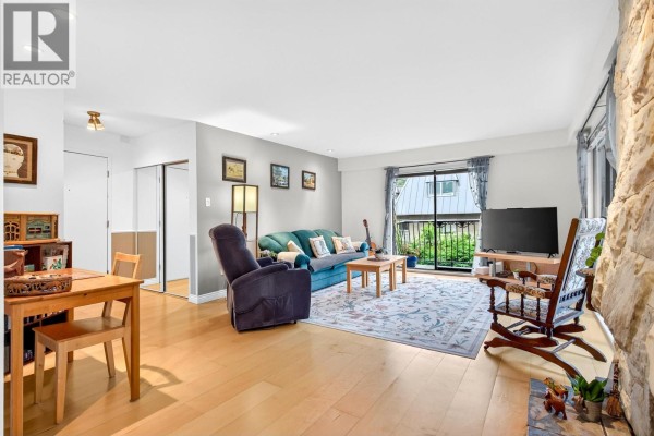 303 1721 St. Georges Avenue, North Vancouver, BC V7L3J8 Photo 4