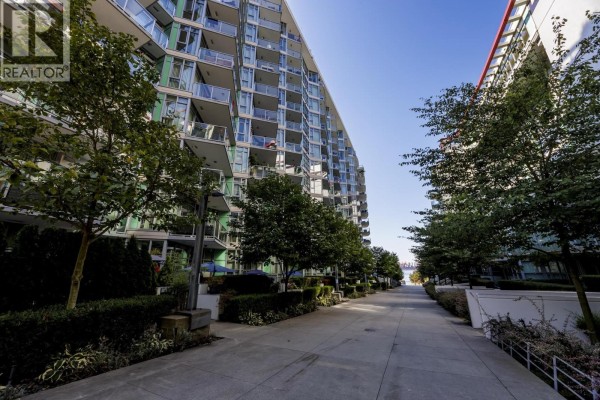 303 199 Victory Ship Way, North Vancouver, BC V7L0E2 Photo 4