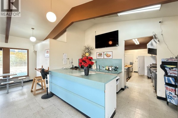 303 1st Avenue E, Gravelbourg, SK S0H1X0 Photo 5