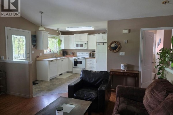 Recreation room - 303 1st Avenue Nw, Nakusp, BC V0G1R0 Photo 4