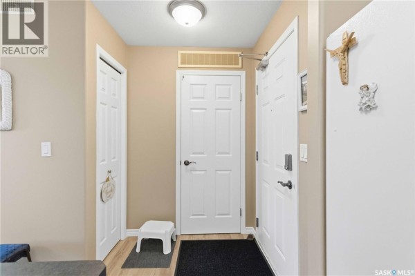 Living room - 303 235 Herold Terrace, Saskatoon, SK S7V1J2 Photo 3