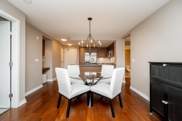 303 2950 King George Boulevard, Surrey, BC V4P0E5 Photo 5