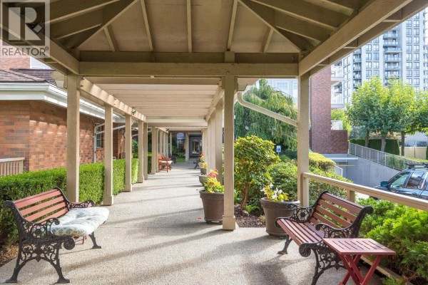 303 2963 Burlington Drive, Coquitlam, BC V3B6X1 Photo 2