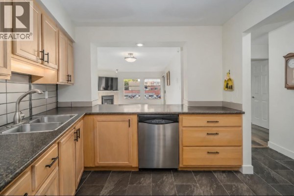 303 2973 Burlington Drive, Coquitlam, BC V3B6X1 Photo 5