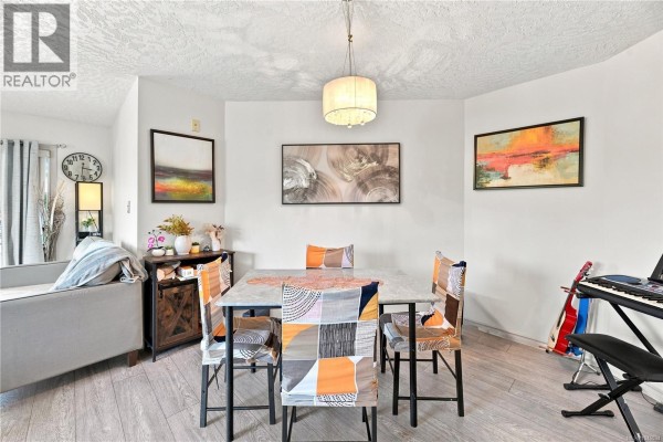 Ensuite - 303 3700 Carey Rd, Saanich, BC V8Z4C2 Photo 5