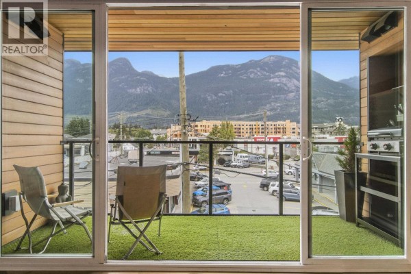 303 38165 Cleveland Avenue, Squamish, BC V8B0P1 Photo 2