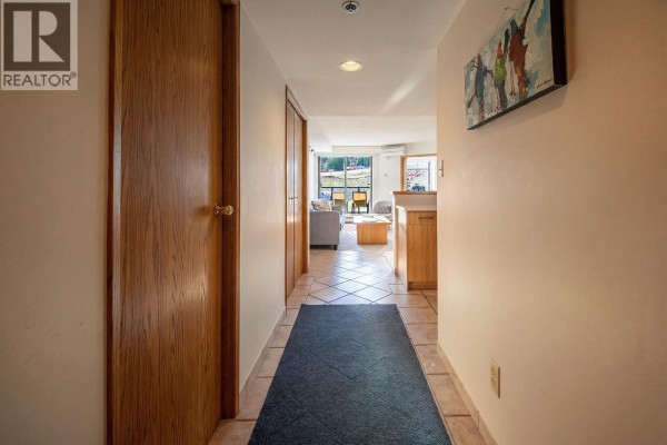 303 4280 Mountain Square, Whistler, BC V8E1B9 Photo 4