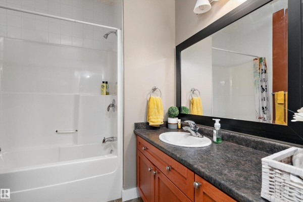 Kitchen - #303 5401 37a Av, Wetaskiwin, AB T9A1H9 Photo 3