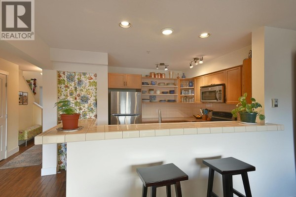 303 5711 Ebbtide Street, Sechelt, BC V7Z0J5 Photo 4