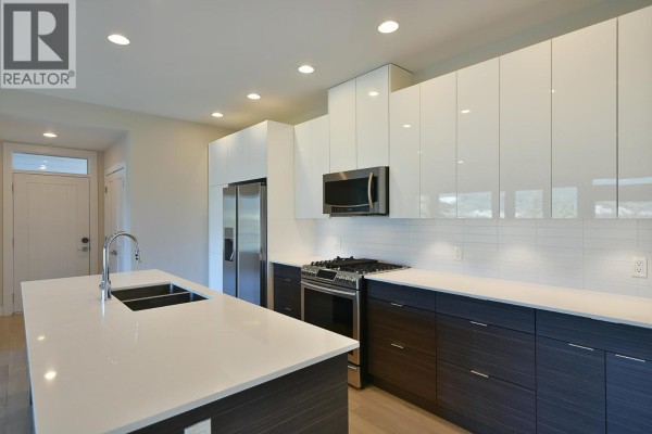 303 5780 Marine Way, Sechelt, BC V7Z0L8 Photo 5