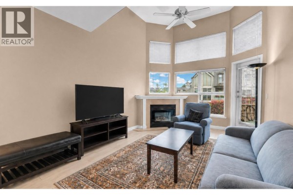 303 70 Richmond Street, New Westminster, BC T6W2N4 Photo 2