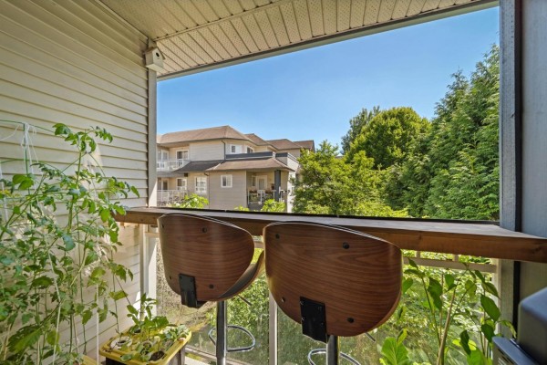303 8115 121a Street, Surrey, BC V3W1J2 Photo 4