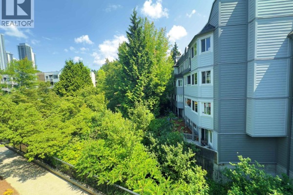 303 9890 Manchester Drive, Burnaby, BC V3N4R4 Photo 2