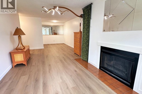 303 9890 Manchester Drive, Burnaby, BC V3N4R4 Photo 5