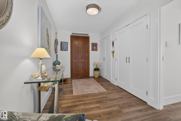 Primary Bedroom - #303 9929 Saskatchewan Dr Nw, Edmonton, AB T6E5J9 Photo 4
