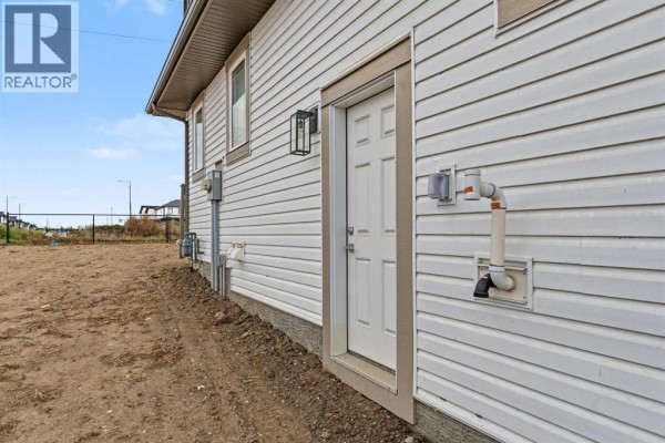 2pc Bathroom - 303 Dawson Dock Way, Chestermere, AB T1X2W4 Photo 4