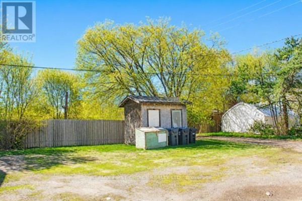 303 Frederica Street W, Thunder Bay, ON P7E3W4 Photo 3