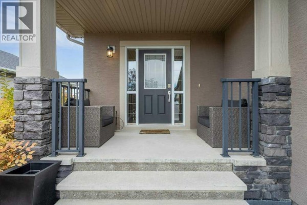 Kitchen - 303 Lakeside Greens Drive, Chestermere, AB T1X1C6 Photo 4