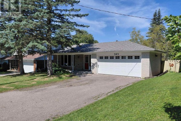 303 Millard(main Level) Avenue, Newmarket