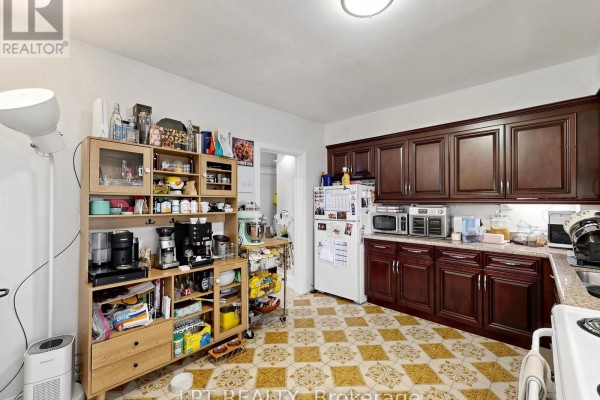 Study - 303 Oakwood Avenue, Toronto, ON M6E2V3 Photo 4
