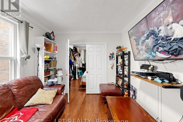 Kitchen - 303 Oakwood Avenue, Toronto, ON M6E2V3 Photo 5