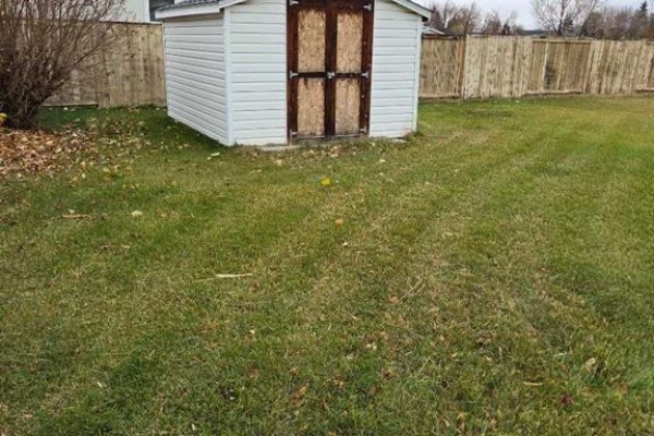 Primary Bedroom - 303 Piron Place, Picture Butte, AB T0K1V0 Photo 3