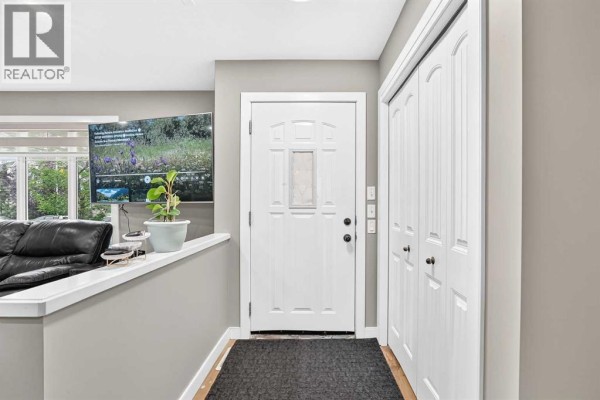 Dining room - 303 Saddlebrook Circle Ne, Calgary, AB T3J0K1 Photo 4