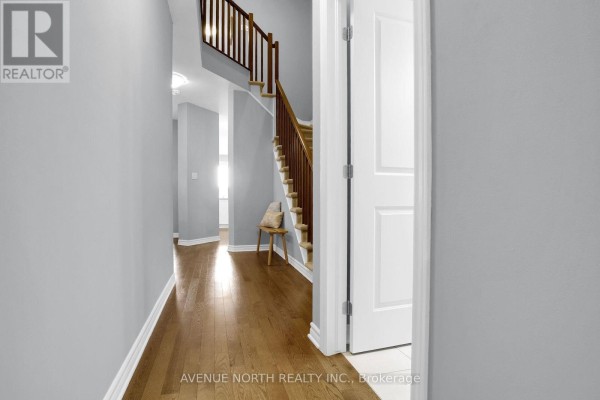 303 Wood Acres Grove, Ottawa, ON K1T0M5 Photo 4