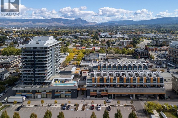 5pc Ensuite bath - 3030 Pandosy Street Unit# 303, Kelowna, BC V1Y0C4 Photo 2