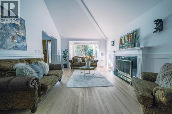 3033 Griffin Place Place, North Vancouver, BC V7R4W9 Photo 5