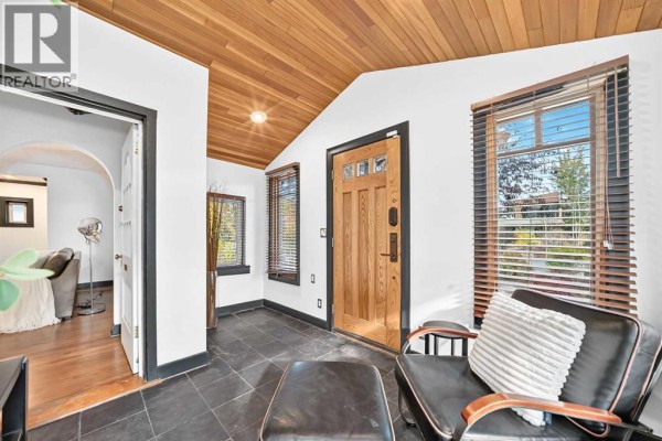 Kitchen - 3035 4 Street Sw, Calgary, AB T2S1X9 Photo 4