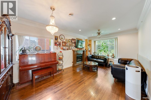 3036 E 1st Avenue, Vancouver, BC V5M1B4 Photo 5