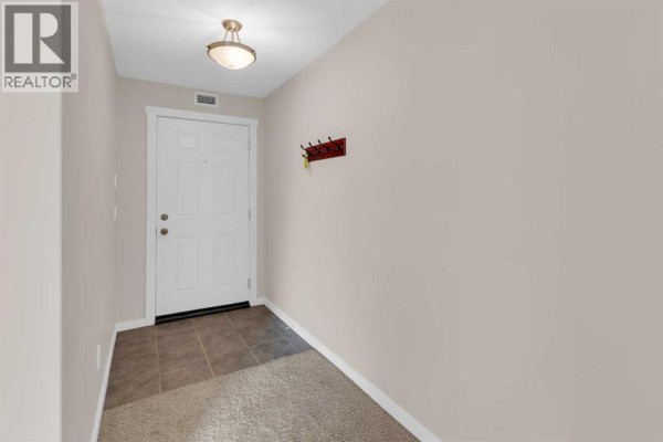Kitchen - 304, 141 Mountain Street, Cochrane, AB T4C1Z5 Photo 3