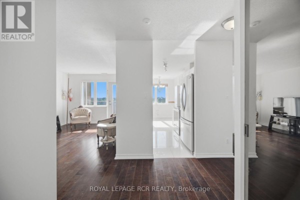 Dining room - 304 - 10 Dayspring Circle, Brampton, ON L6P1B9 Photo 4