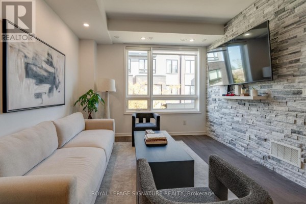 Primary Bedroom - 304 - 1150 Briar Hill Avenue, Toronto, ON M6B0A9 Photo 3