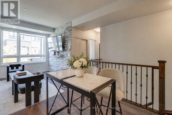 Foyer - 304 - 1150 Briar Hill Avenue, Toronto, ON M6B0A9 Photo 5