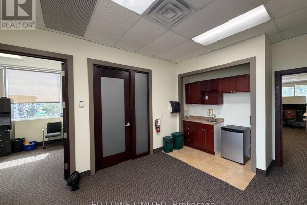 304 - 128 Wellington Street W, Barrie, ON L4N1K9 Photo 5