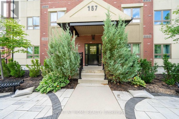 Living room - 304 - 157 Wellington Street E, New Tecumseth, ON L9R0R7 Photo 3