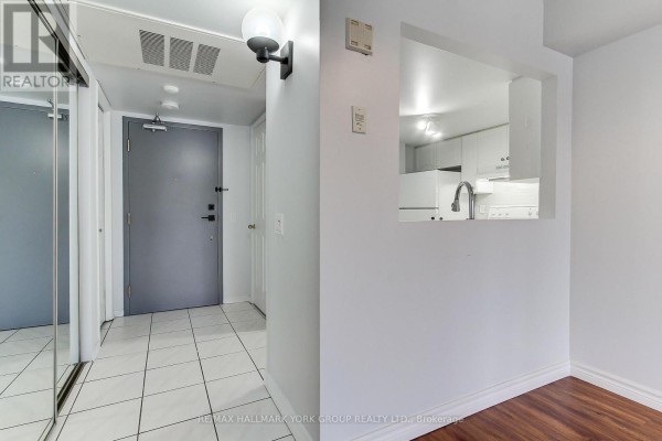 Kitchen - 304 - 160 Wellington Street E, Aurora, ON L4G1J3 Photo 3