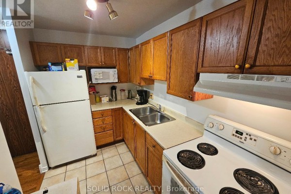 Kitchen - 304 - 2000 Jasmine Crescent, Ottawa, ON K1J8K4 Photo 4