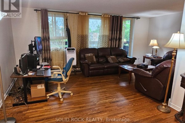 Living room - 304 - 2000 Jasmine Crescent, Ottawa, ON K1J8K4 Photo 5