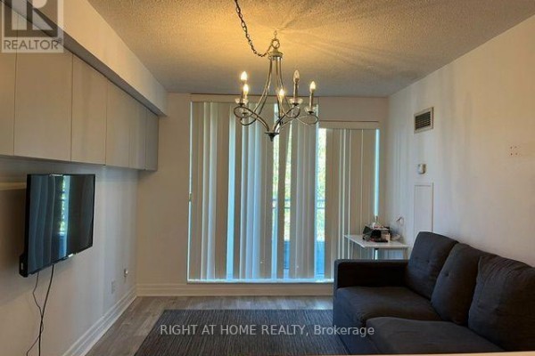 304 - 2119 Lakeshore Boulevard W, Toronto, ON M8V4E8 Photo 5