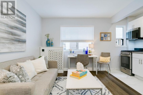 Living room - 304 - 214 Wellesley Street, Toronto, ON M4X1G2 Photo 2