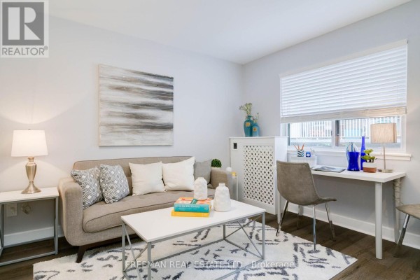 Bedroom - 304 - 214 Wellesley Street, Toronto, ON M4X1G2 Photo 3