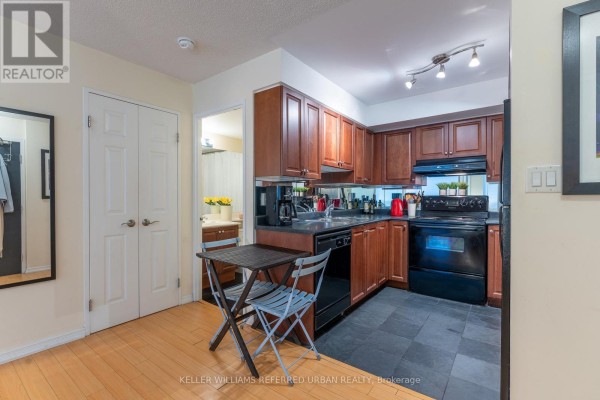 Dining room - 304 - 230 King Street E, Toronto, ON M5A1K5 Photo 2