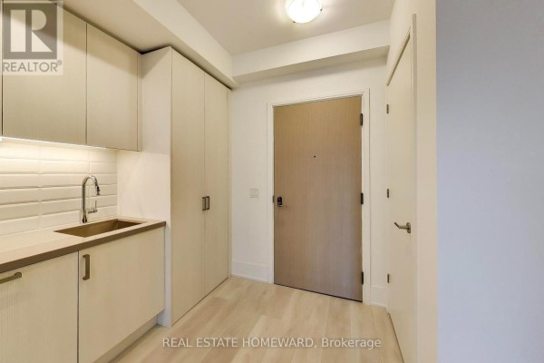 Living room - 304 - 2450 Bloor Street W, Toronto, ON M6S0A9 Photo 2